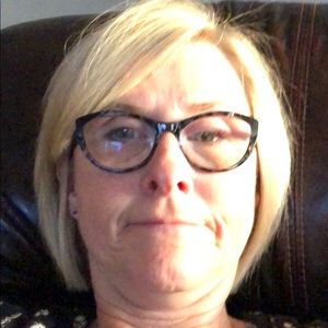 Meet your Posher, Dee